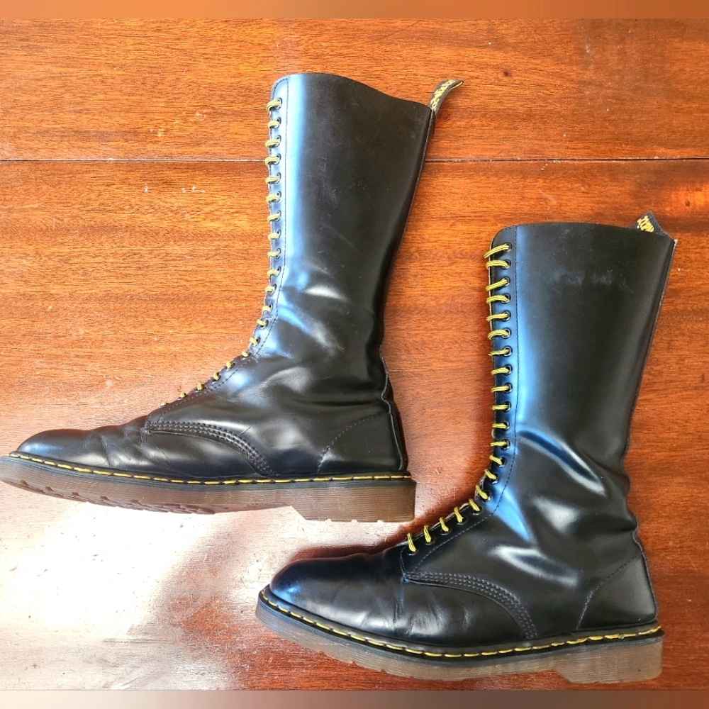 Made in England Doc Marten boots - Picture 6 of 9